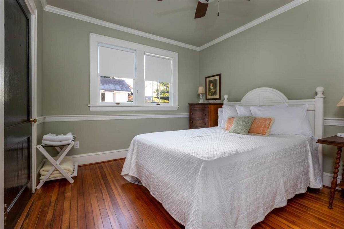 Renowned Historic Home Downtownacross From Park Winston-Salem Exterior foto